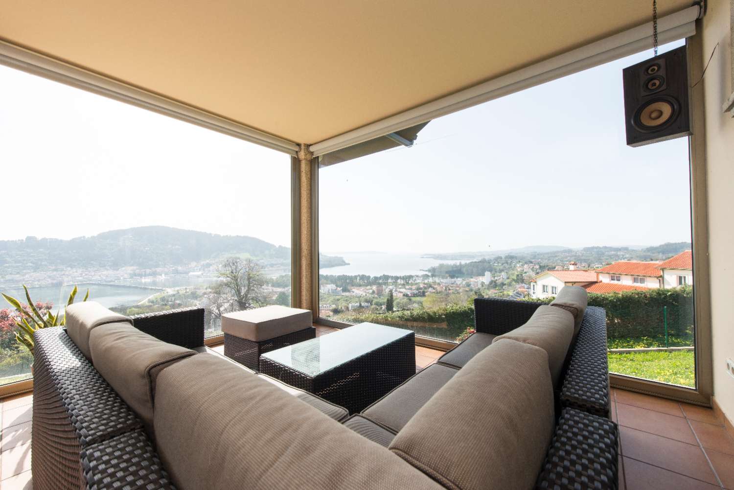 A Coruña: A7139: Cabanas: Minimalistische villa met een fantastisch uitzicht op de Ria de Ares...