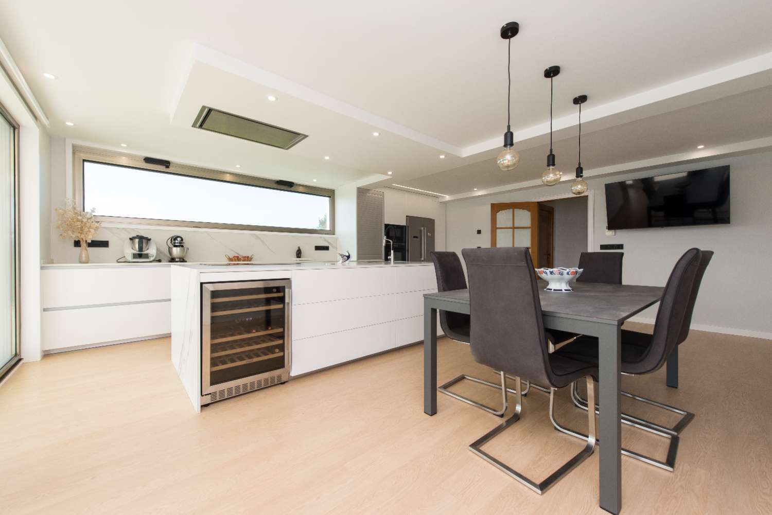 A Coruña: A7139: Cabanas: Minimalistische villa met een fantastisch uitzicht op de Ria de Ares...