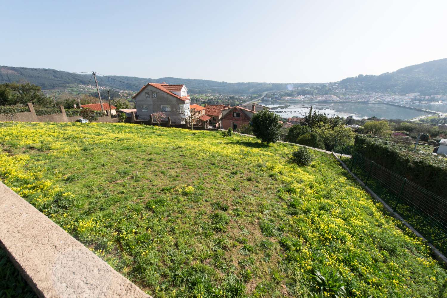 A Coruña: A7139: Cabanas: Minimalistische villa met een fantastisch uitzicht op de Ria de Ares...