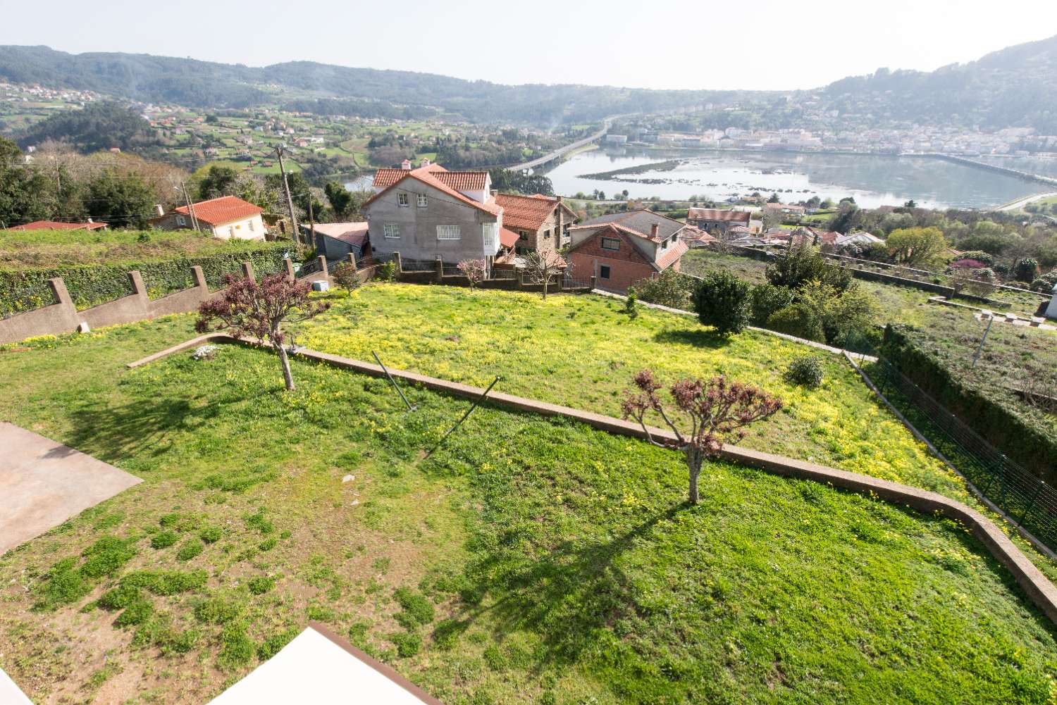 A Coruña: A7139: Cabanas: Minimalistische villa met een fantastisch uitzicht op de Ria de Ares...