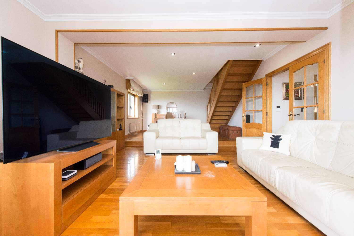 A Coruña: A7139: Cabanas: Minimalistische villa met een fantastisch uitzicht op de Ria de Ares...