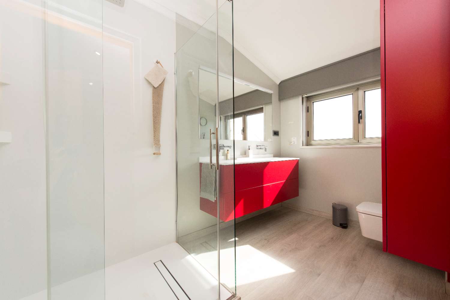 A Coruña: A7139: Cabanas: Minimalistische villa met een fantastisch uitzicht op de Ria de Ares...