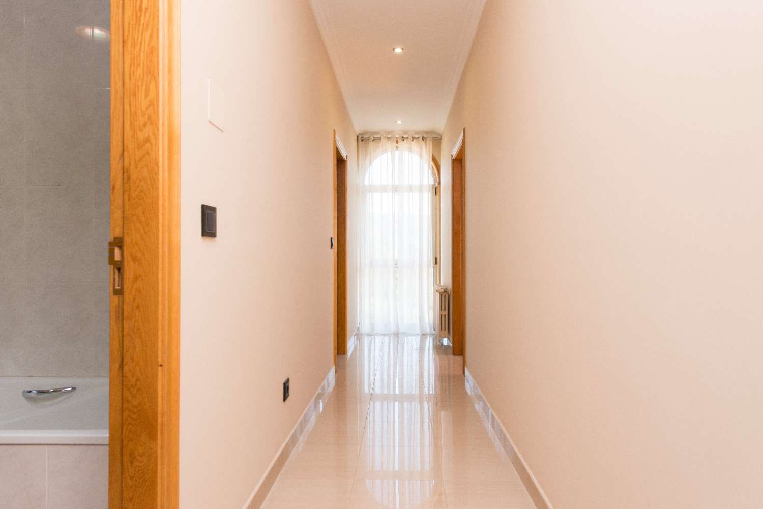 A Coruña: A7139: Cabanas: Minimalistische villa met een fantastisch uitzicht op de Ria de Ares...