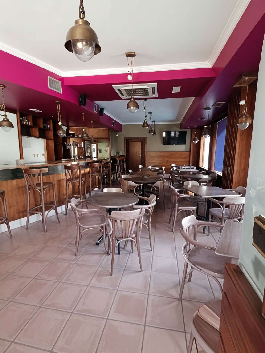 Sanxenxo： 我们销售已安装的商业场所： 餐厅。