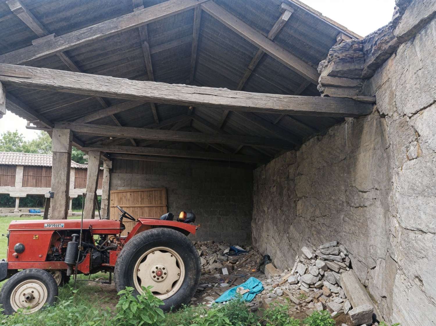 Meaño: nádherný vesnický dům, postavený z kamene, s farmou obklopenou zdí...