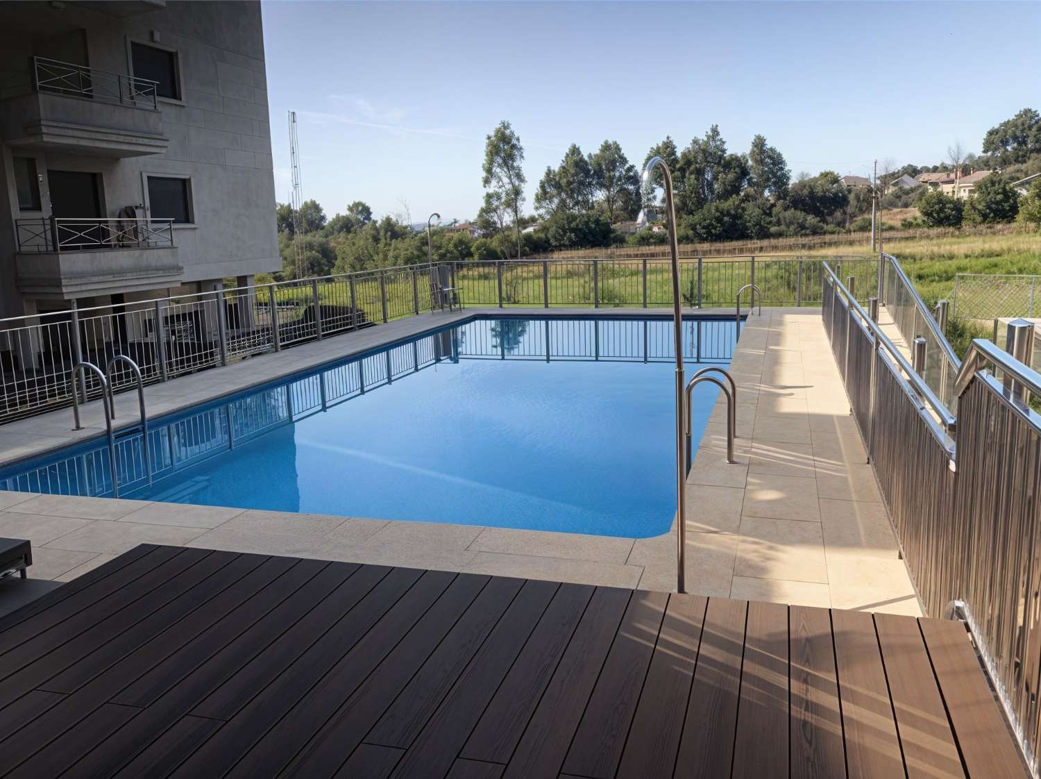 Sanxenxo: A7227: Lägenhet med terrass i urbanisering med pool.