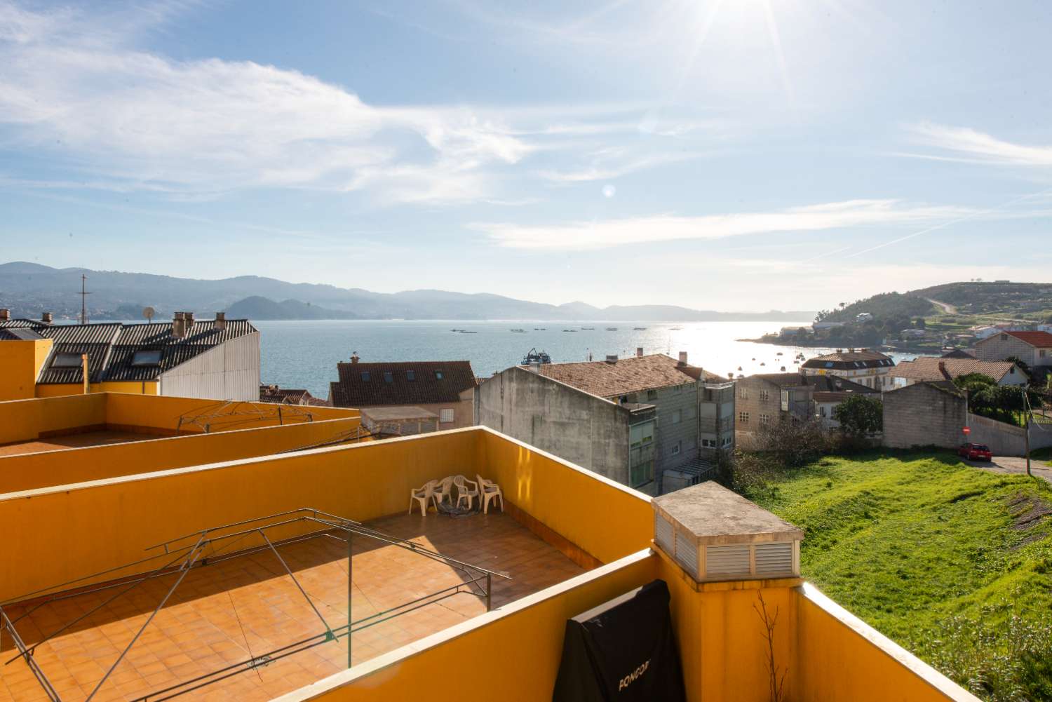 A7228: Apartment with terrace with beautiful views of the sea... in Raxo, 50 meters from the beach