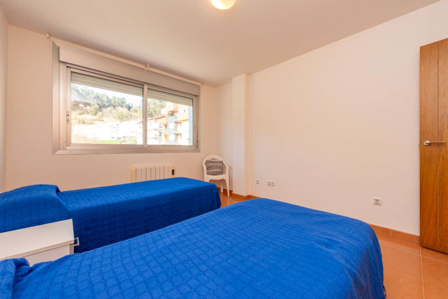 A7228: Apartment with terrace with beautiful views of the sea... in Raxo, 50 meters from the beach