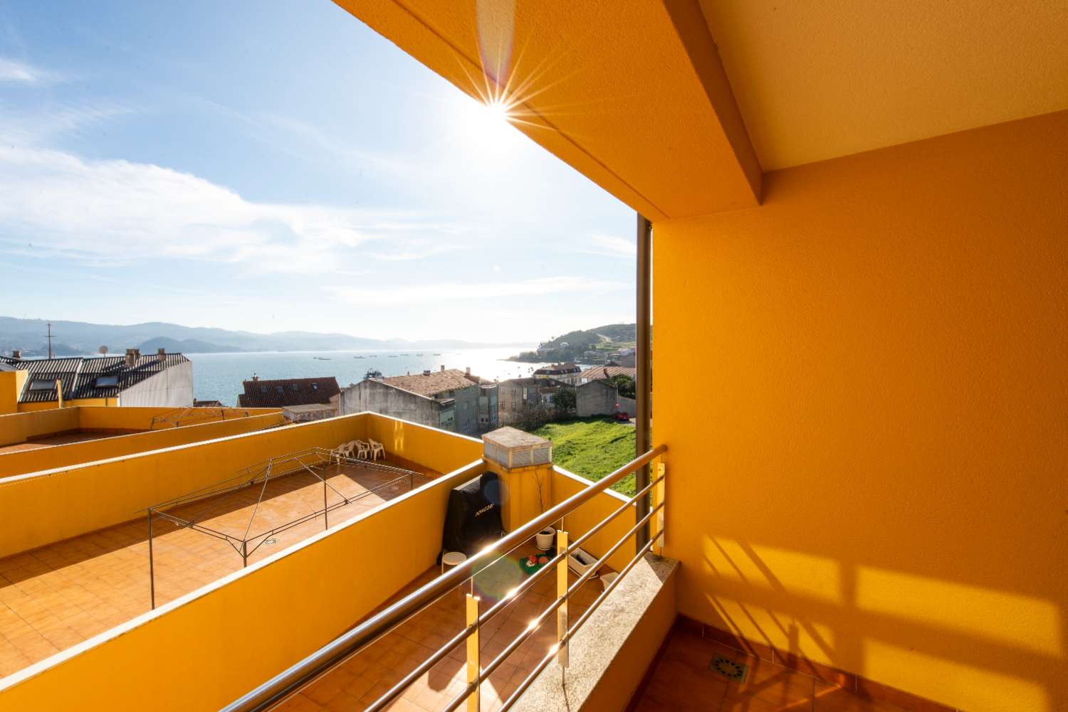 A7228: Apartment with terrace with beautiful views of the sea... in Raxo, 50 meters from the beach