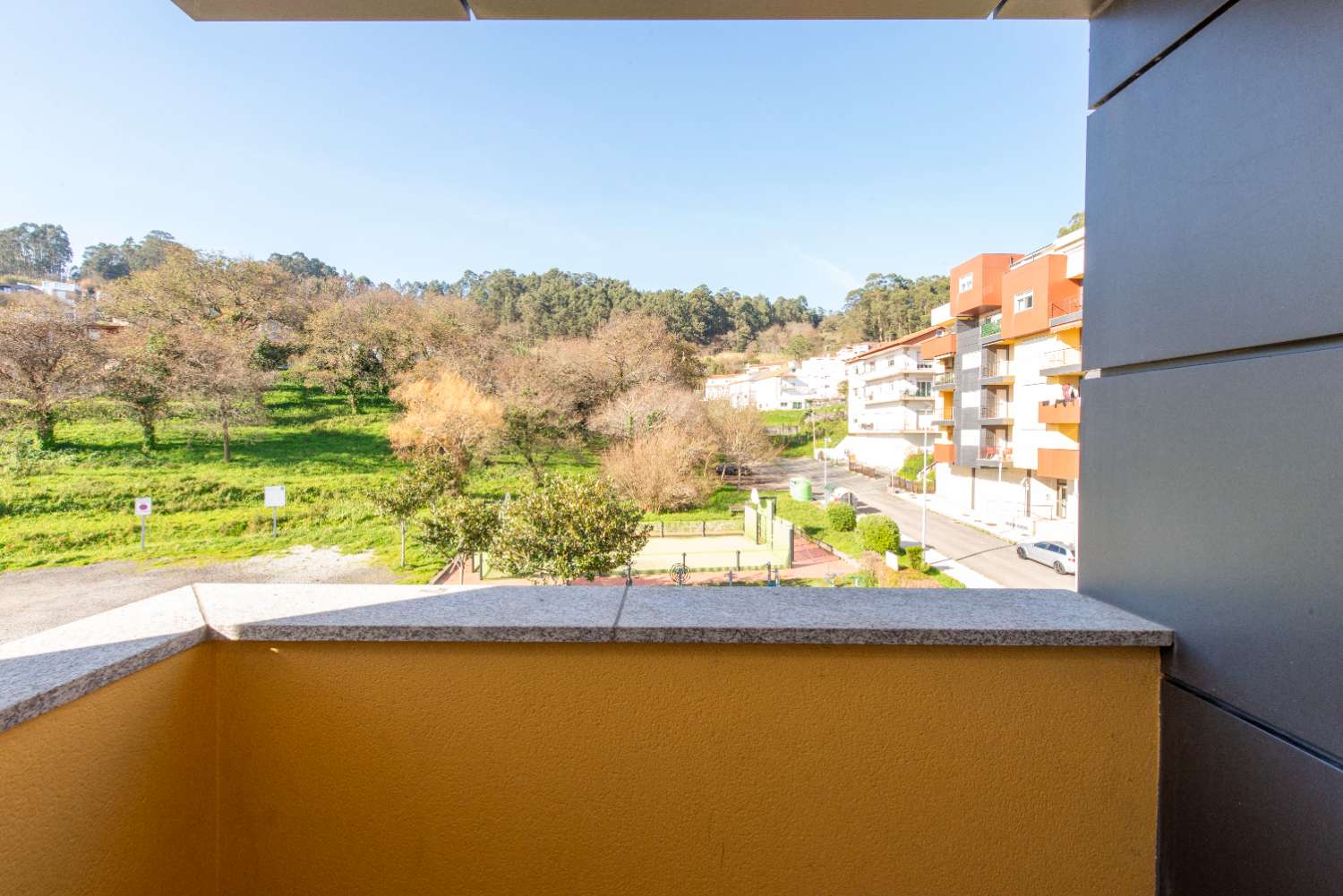 A7228: Apartment with terrace with beautiful views of the sea... in Raxo, 50 meters from the beach