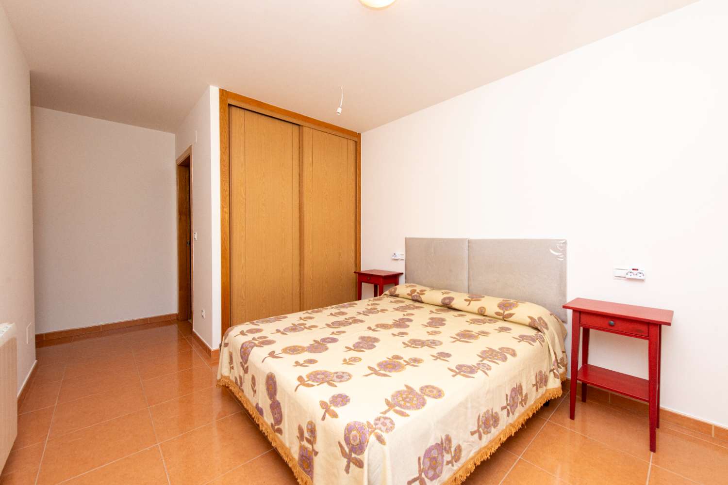 A7228: Apartment with terrace with beautiful views of the sea... in Raxo, 50 meters from the beach