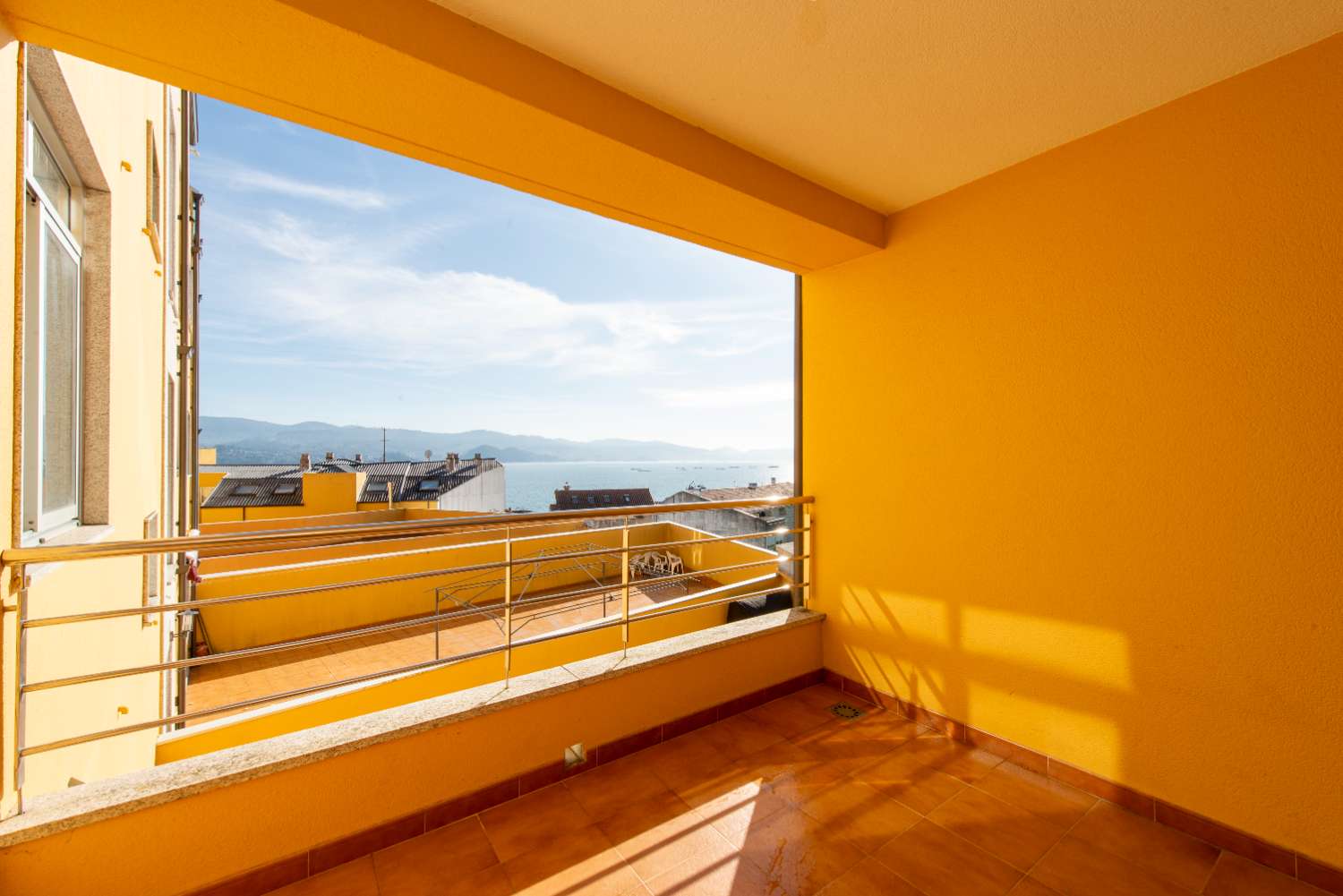 A7228: Apartment with terrace with beautiful views of the sea... in Raxo, 50 meters from the beach
