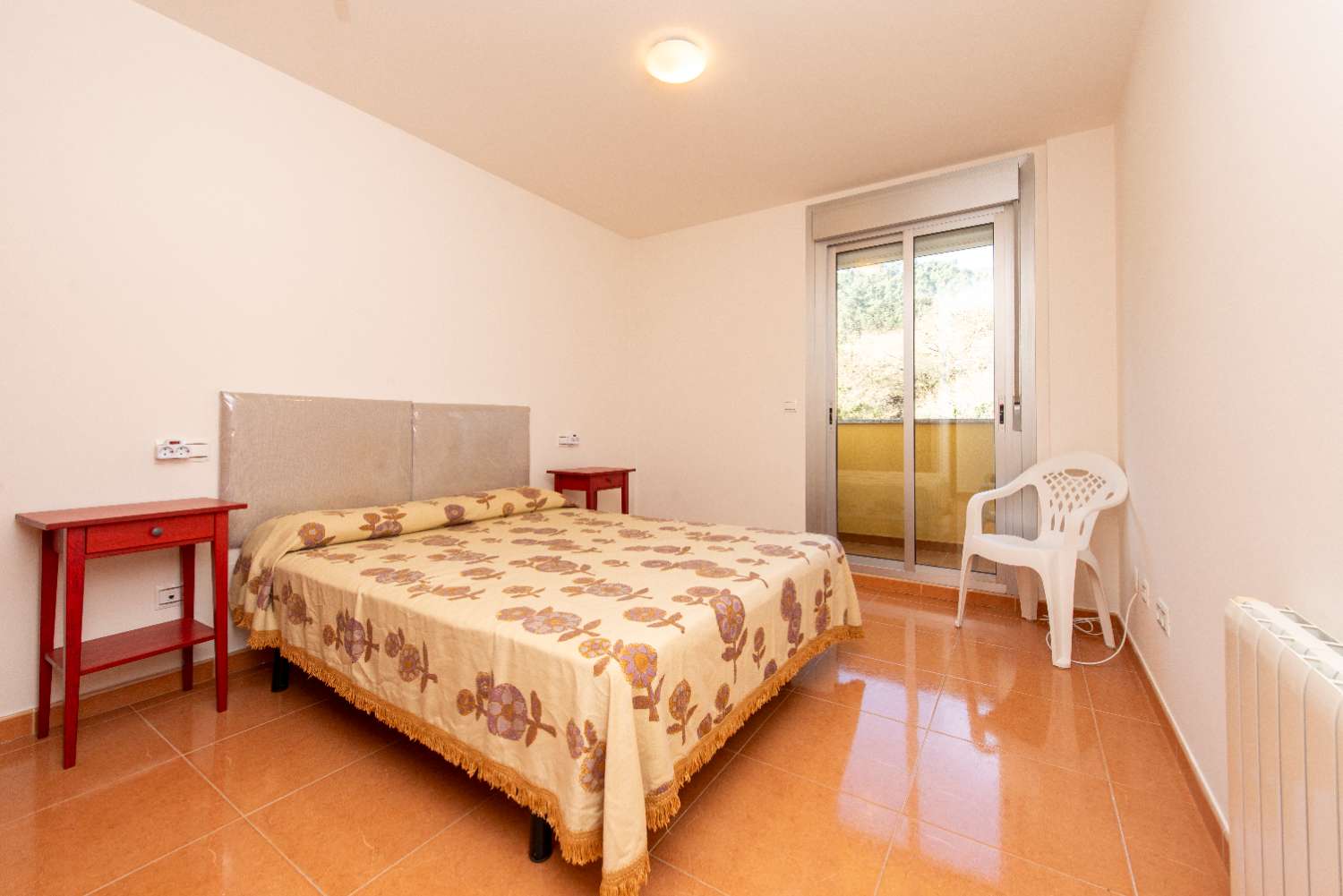 A7228: Apartment with terrace with beautiful views of the sea... in Raxo, 50 meters from the beach