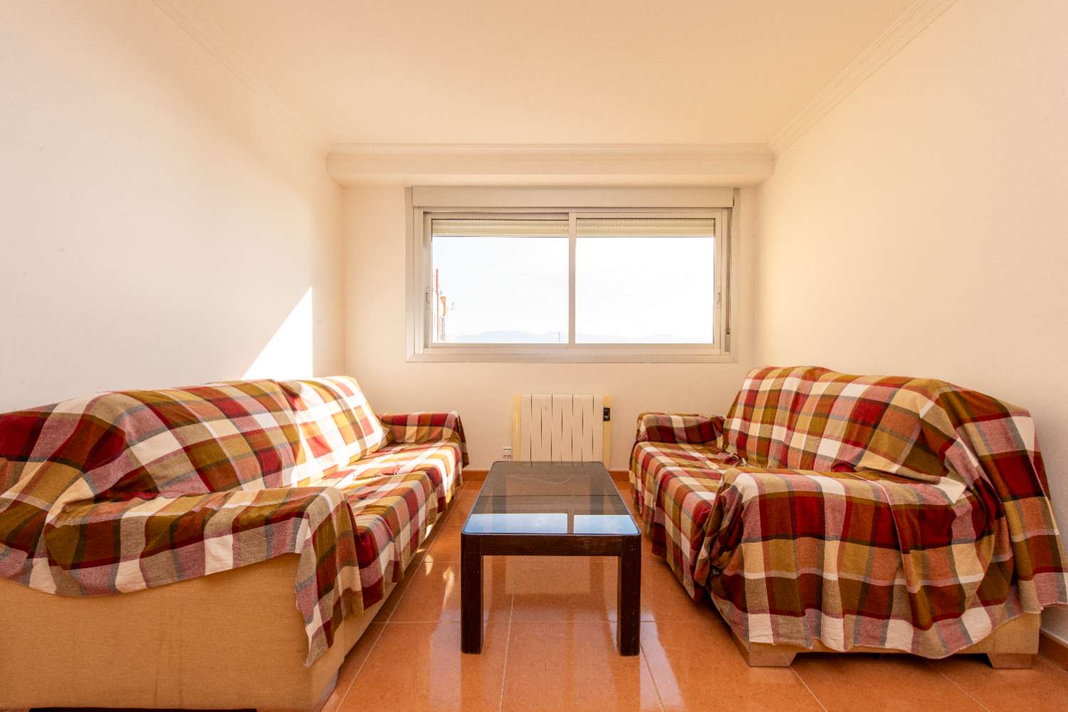 A7228: Apartment with terrace with beautiful views of the sea... in Raxo, 50 meters from the beach
