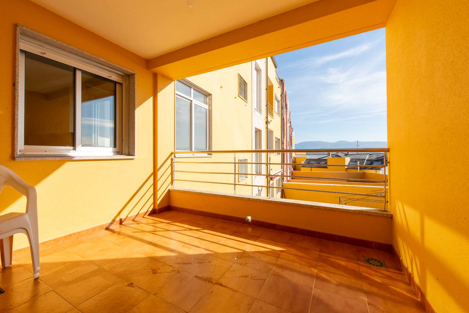A7228: Apartment with terrace with beautiful views of the sea... in Raxo, 50 meters from the beach