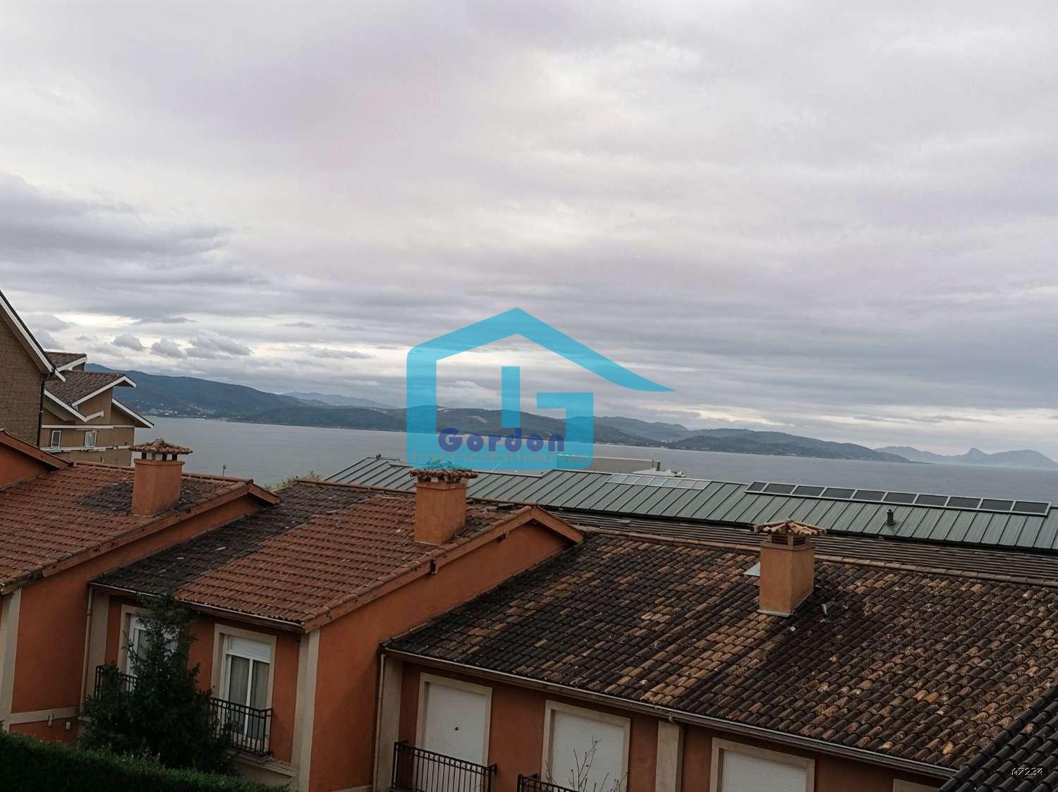 Sanxenxo： A7234： 距离大海几米的半独立式住宅...