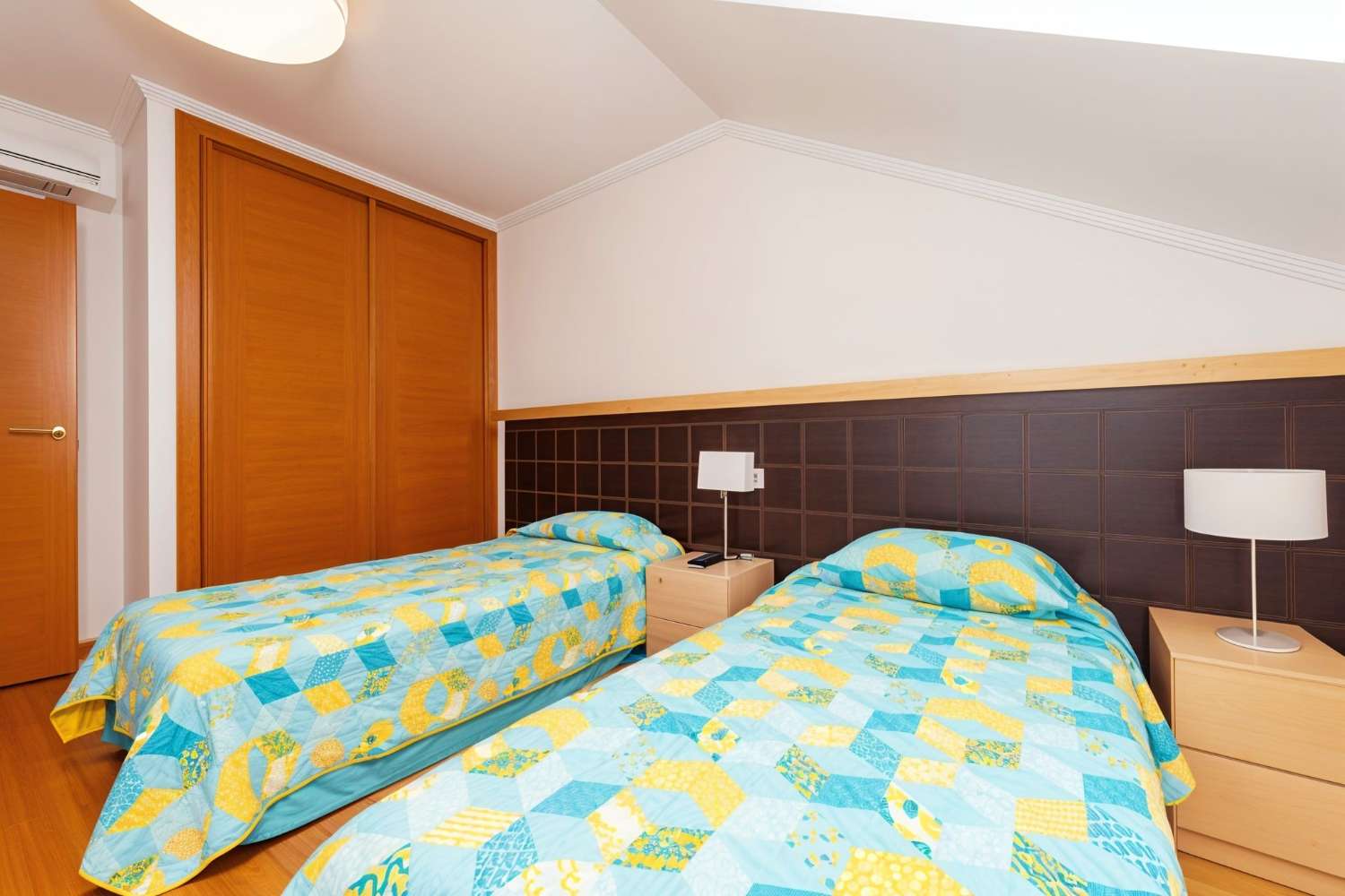 A7256: Aparthotel Raeiros en primera linea, playa Raeiros, San Vicente do Mar...