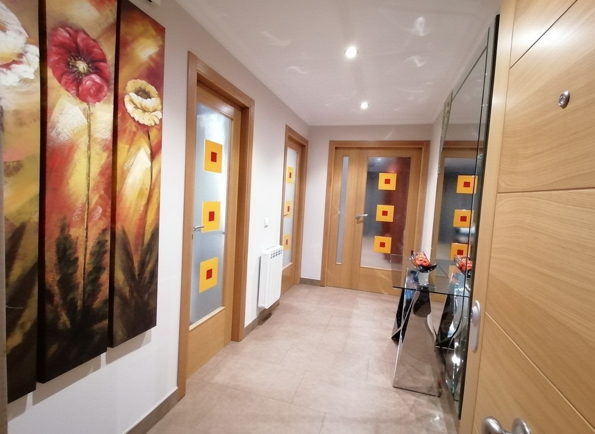 A7265: Sanxenxo: pisazo como nuevo en Sanxenxo... 3 dormitorios, terraza, dos plazas garaje y cerquita del mar...