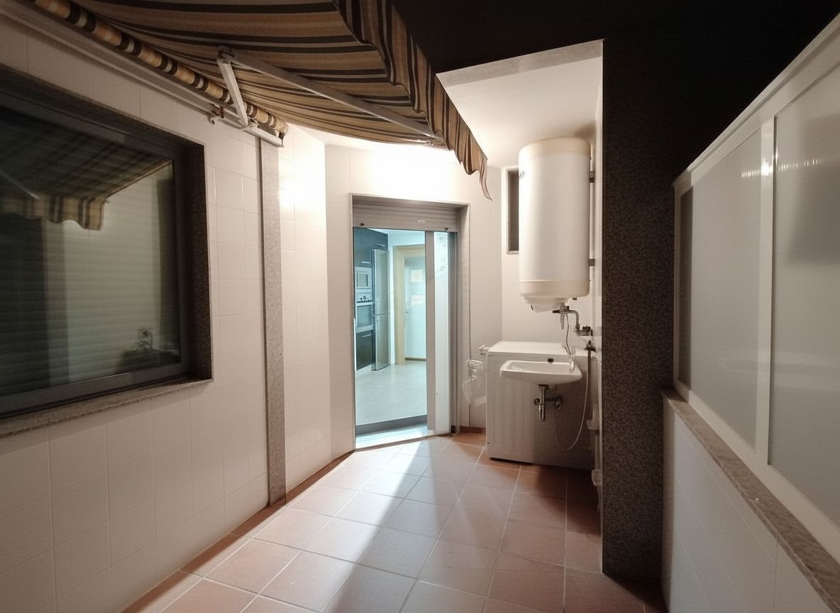 A7265: Sanxenxo: pisazo como nuevo en Sanxenxo... 3 dormitorios, terraza, dos plazas garaje y cerquita del mar...