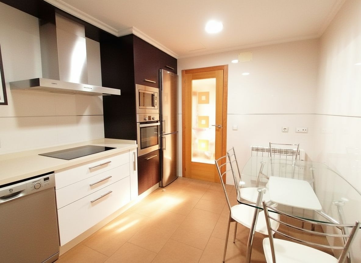 A7265: Sanxenxo: pisazo como nuevo en Sanxenxo... 3 dormitorios, terraza, dos plazas garaje y cerquita del mar...