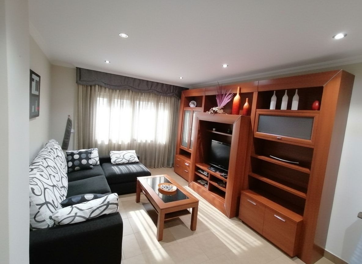 A7265: Sanxenxo: pisazo como nuevo en Sanxenxo... 3 dormitorios, terraza, dos plazas garaje y cerquita del mar...