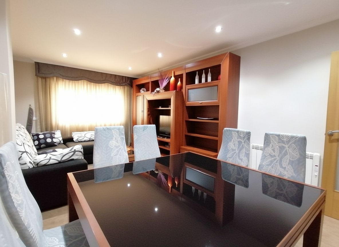 A7265: Sanxenxo: pisazo como nuevo en Sanxenxo... 3 dormitorios, terraza, dos plazas garaje y cerquita del mar...