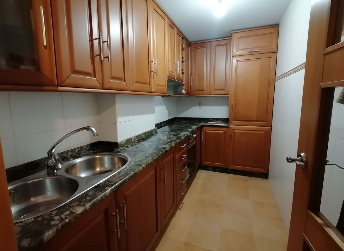 Raxo: A7282: **Magnifik lägenhet med terrass och havsutsikt** Upptäck detta spektakulära hem som kombinerar komfort, stil och hisnande vyer. Eller