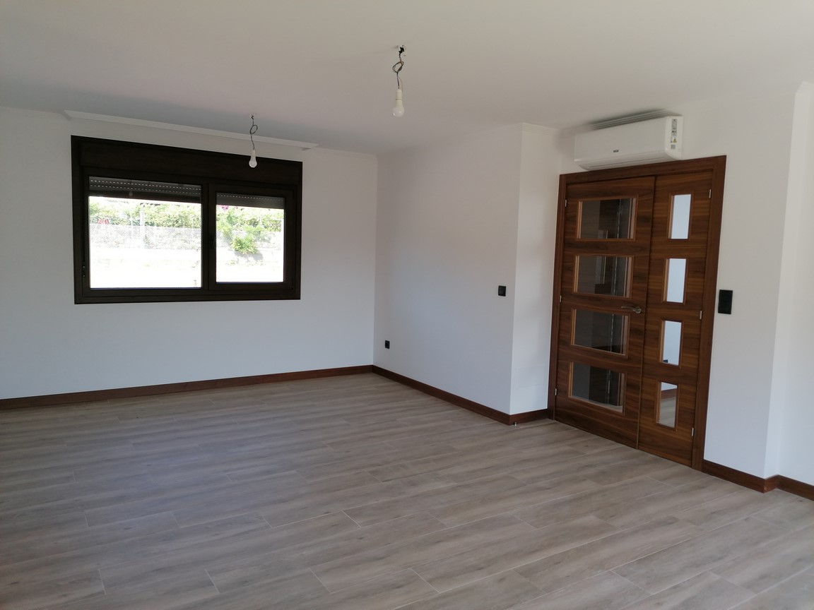 Sanxenxo: A6226: Areas: brand new detached villa in Areas